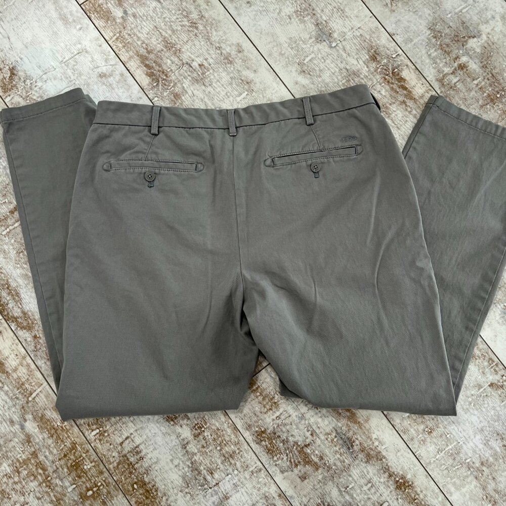 LAST CHANCE! Mens Gray Izod Saltwater Stretch Pants - Picture 4 of 5